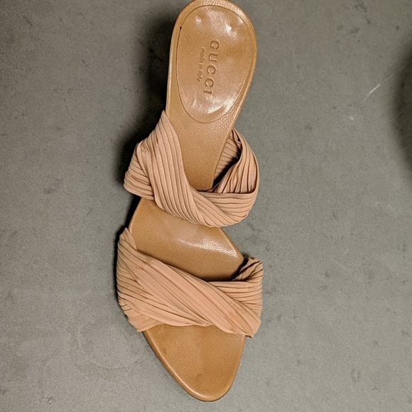 Shoes - Picture 3 of 4